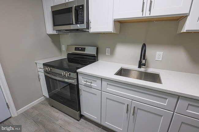 Building Photo - 2819 Presbury St