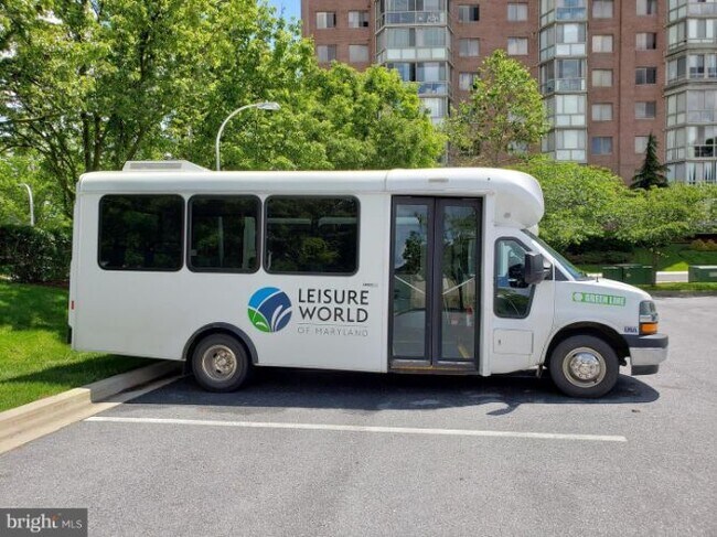 Building Photo - 3221 S Leisure World Blvd