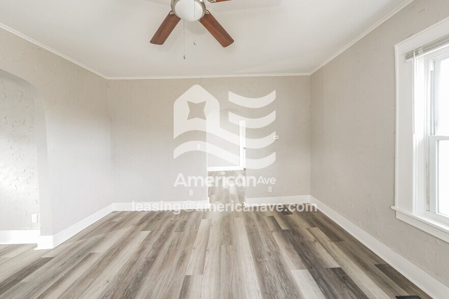 Building Photo - 238 Bruce St