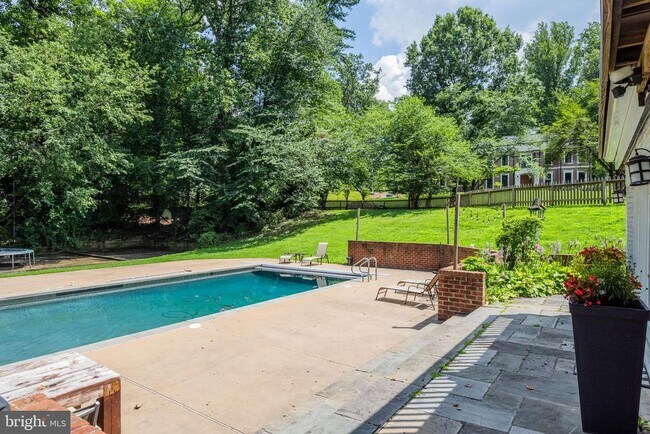 Building Photo - 7732 Canal Ct