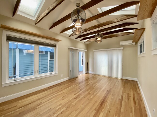 Building Photo - 305 Mallard Ave