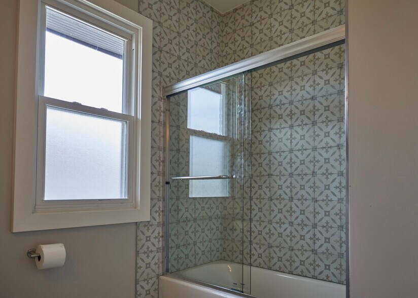 Bathroom - 644 Marston St