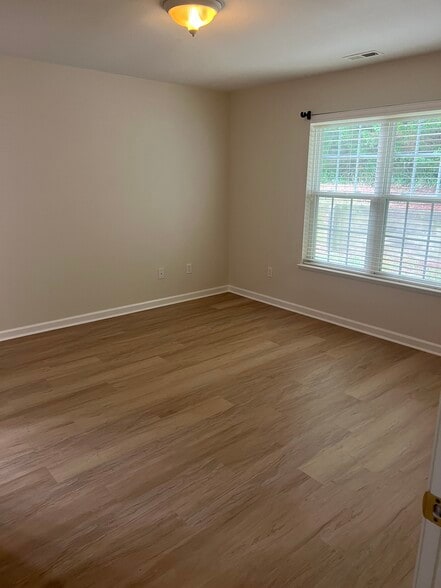 Building Photo - 83 Birkshire Way