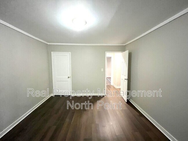 Building Photo - 468 Birney St NE