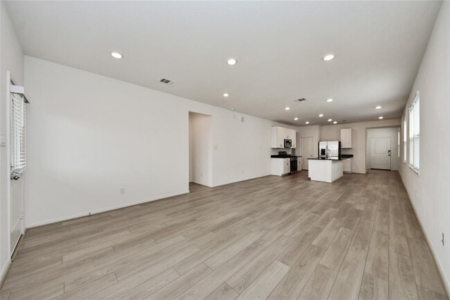 Building Photo - 18010 Whitetail Run Ln