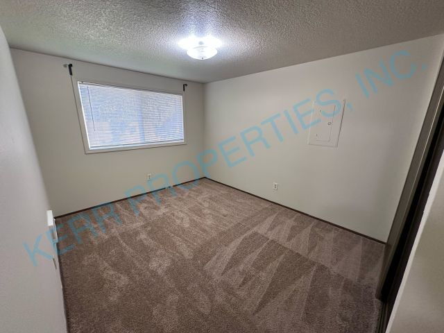 Building Photo - FREE RENT! Charming 2-Bed Haven in Portland's Heart - Your Urban Retreat Awaits!