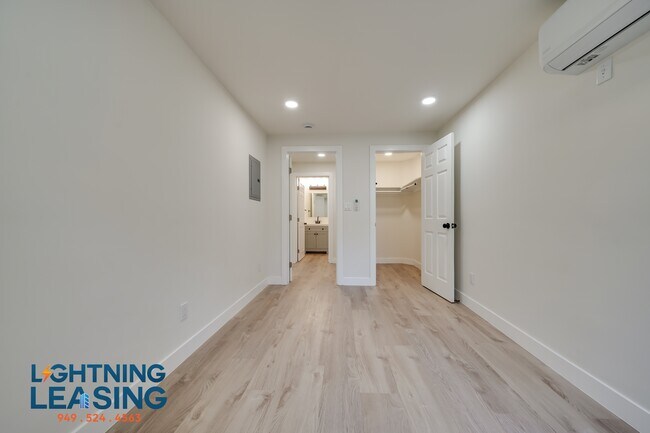 Building Photo - 426 S Venice Blvd