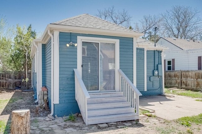 Building Photo - 3703 S Sherman St