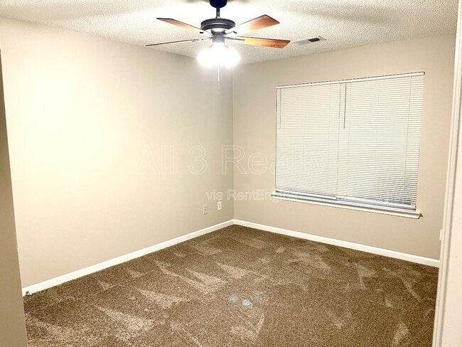 Building Photo - 311 Coral Cir
