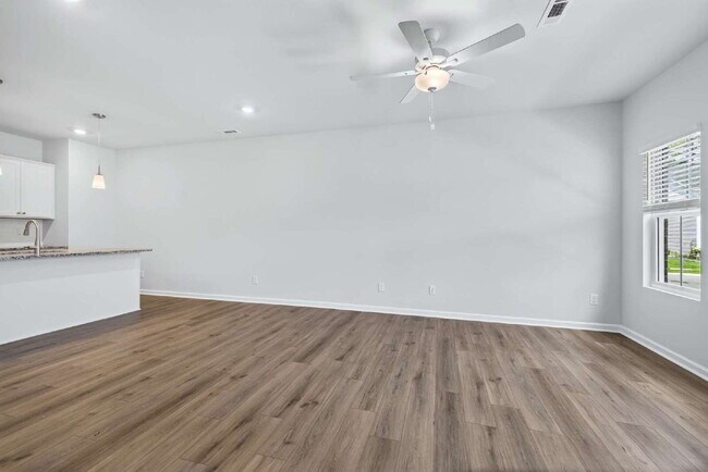 Building Photo - 107 Flowering Maple Wy