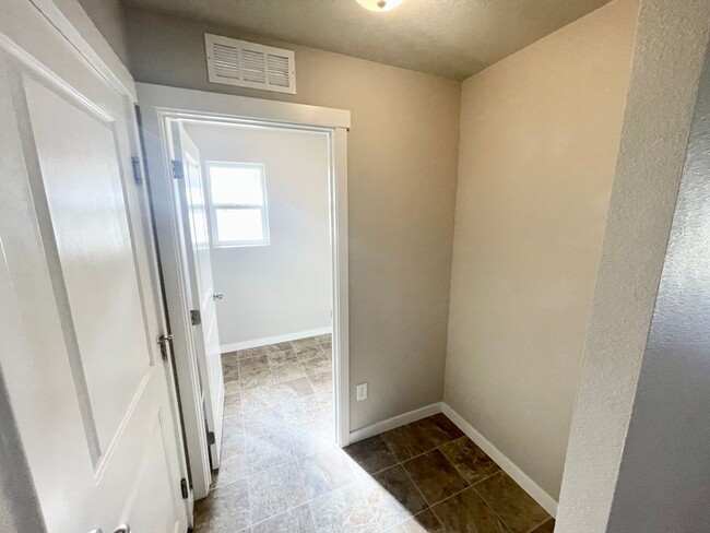 Building Photo - Charming 3 Bedroom Home in Nampa _ Pet Fri...