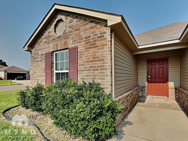 Building Photo - 10001 Sussex Pl