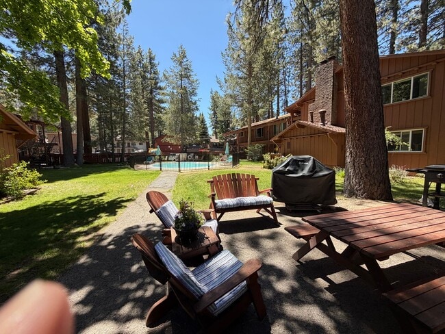 Building Photo - Great Location!  Furnished Condo off Ski Run Blvd - 6 month lease