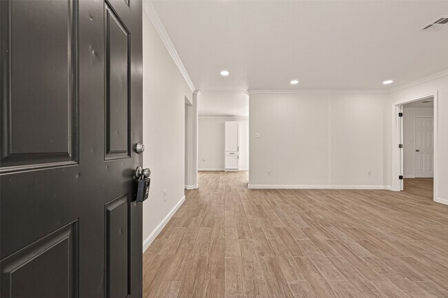 Building Photo - 25409 Pebble Dr