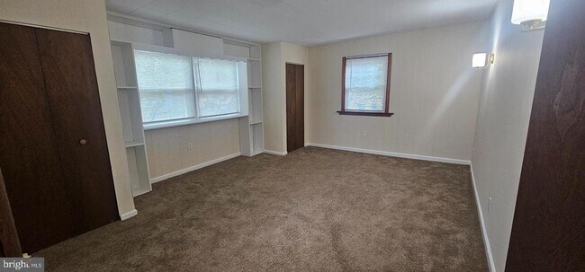 Building Photo - 534 Park Ave