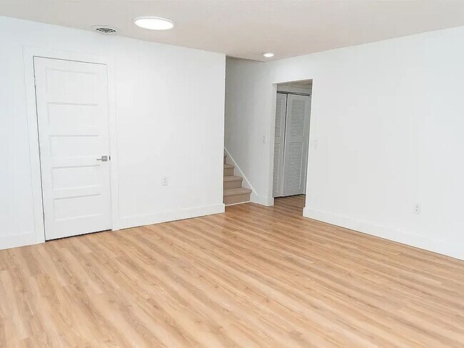 Building Photo - Spacious 4-Bedroom / 2-Bath Home in Wichit...