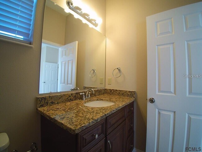 Building Photo - 13 Wood Amber Ln