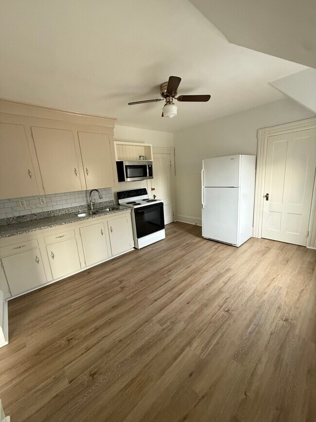 Building Photo - 89 Belmont St