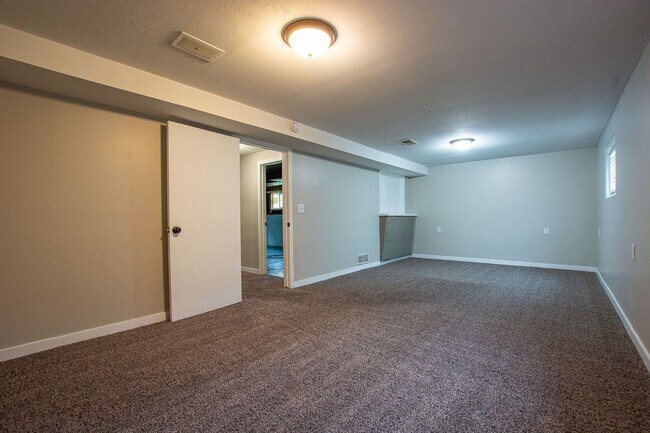 Building Photo - Adorable 3 Bedroom / 1 Bath Split Entry Home in Carter Lake with 2 Car Detach Garage!