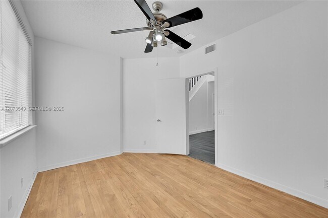 Building Photo - 11201 Lakeview Dr