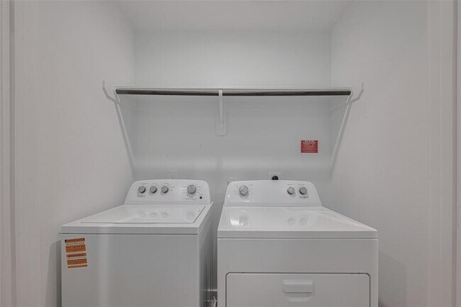 Building Photo - 3017 La Latina Dr