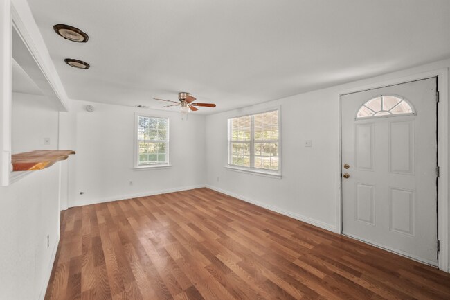 Building Photo - 502 Milam Ave