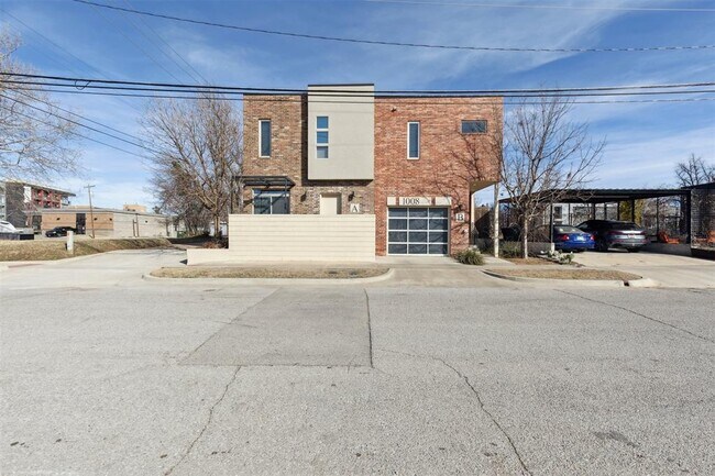 Building Photo - 1008 N Francis Ave