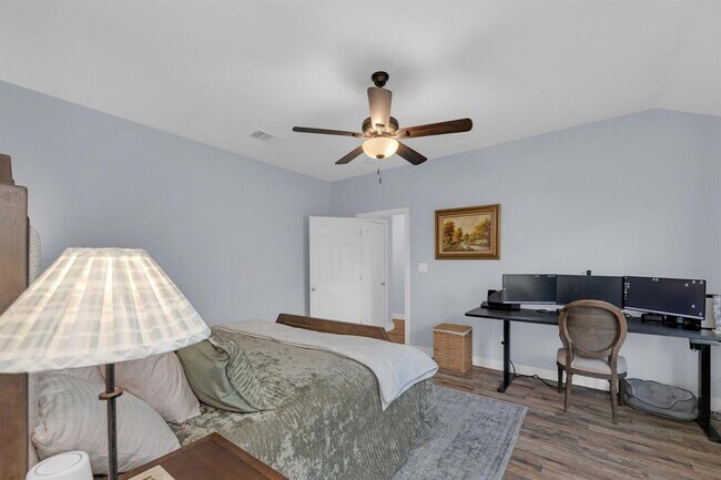 Building Photo - 1410 Sherry Dr