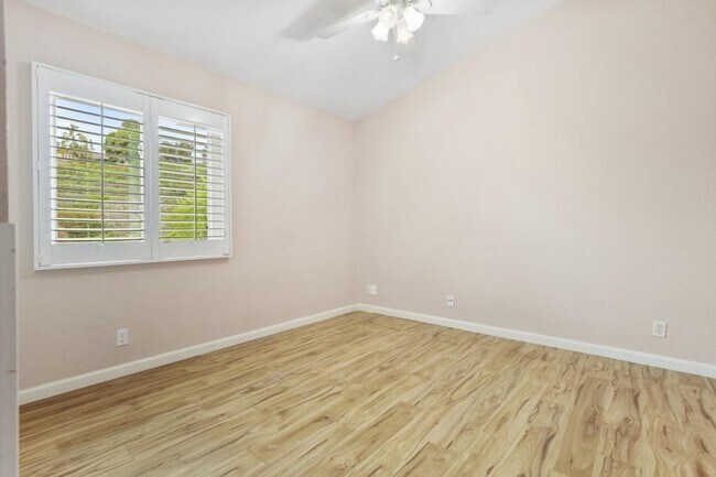 Building Photo - 10976 Glencreek Cir