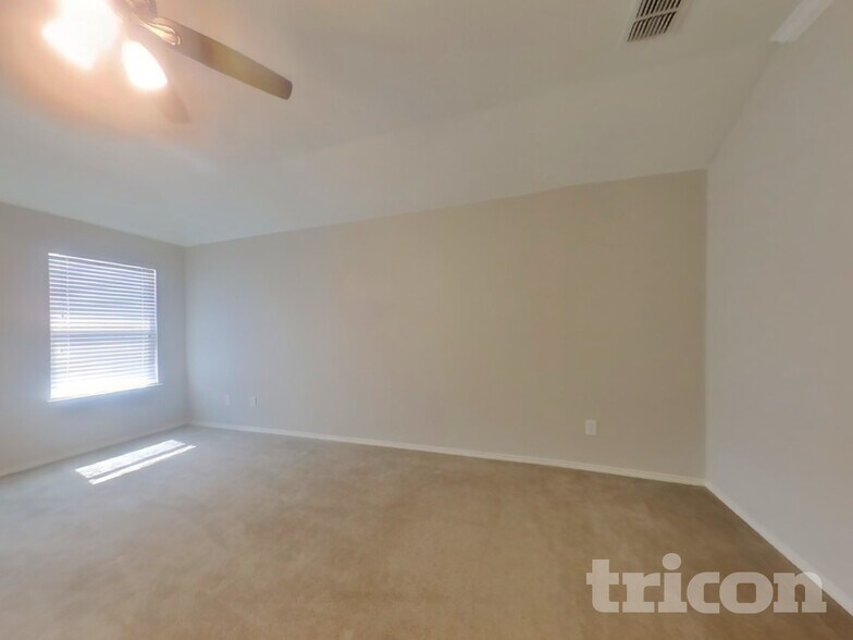 Building Photo - 12308 Shine Ave