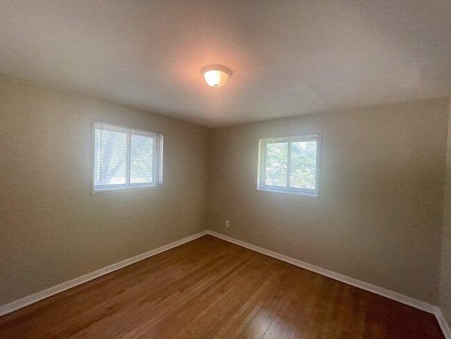 Building Photo - 5162 Edenshire Ave