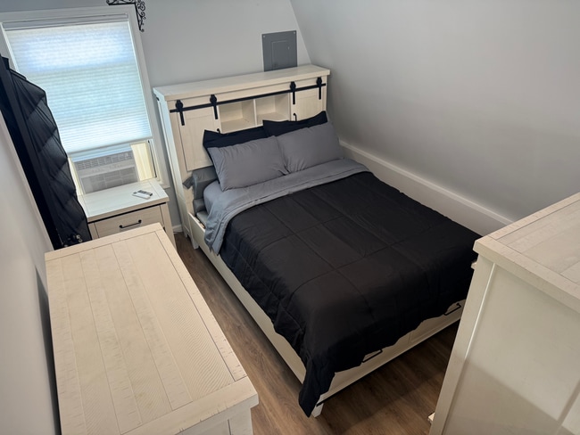 Building Photo - Modern Detached (ADU) Efficiency Apartment