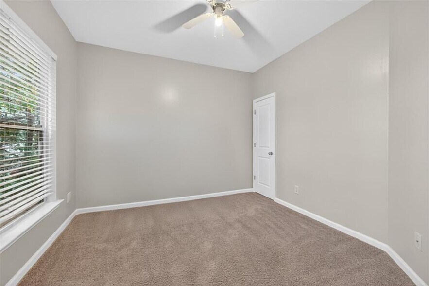 Building Photo - 1250 Image Ives Dr