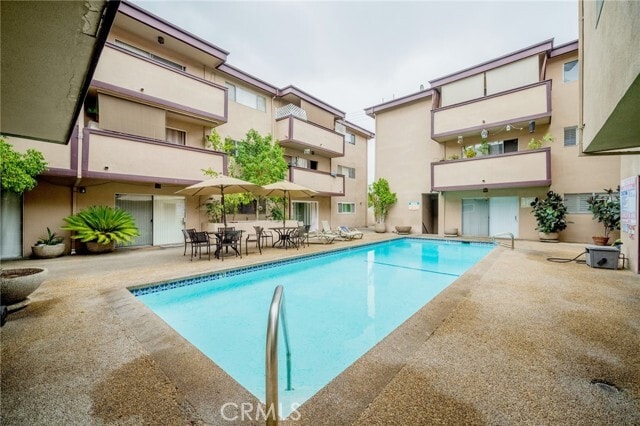 Building Photo - 330 N Jackson St