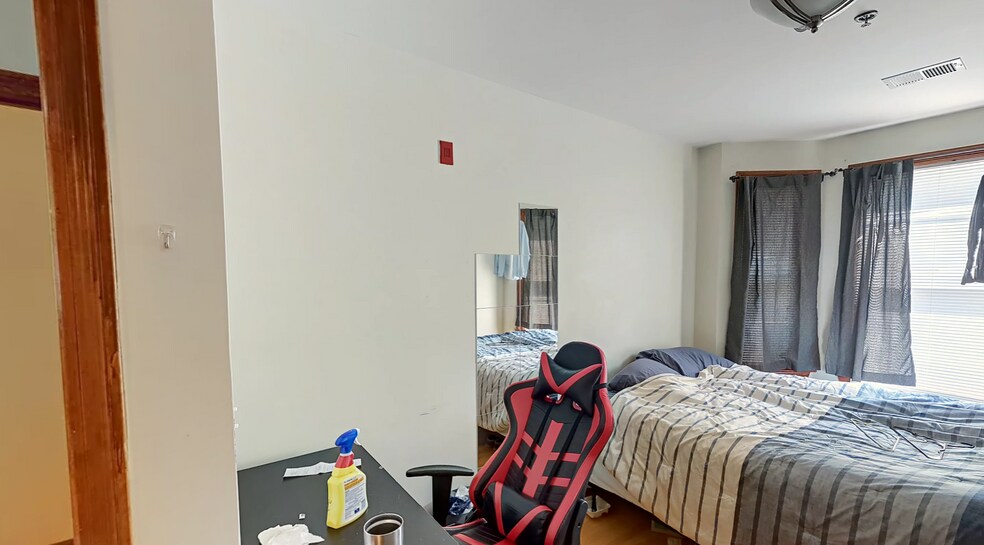 Building Photo - 112 Allston St