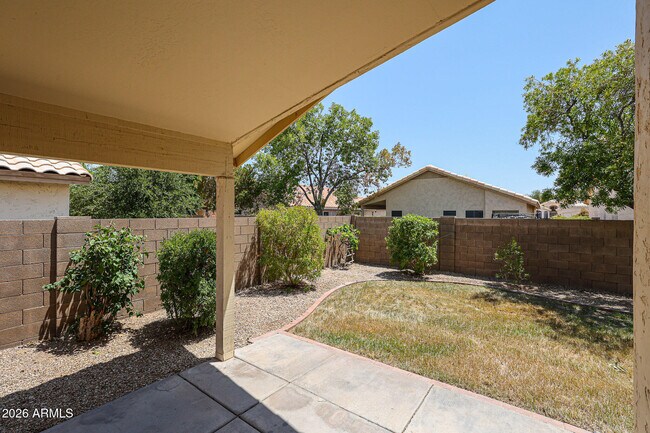 Building Photo - 9833 W Yukon Dr