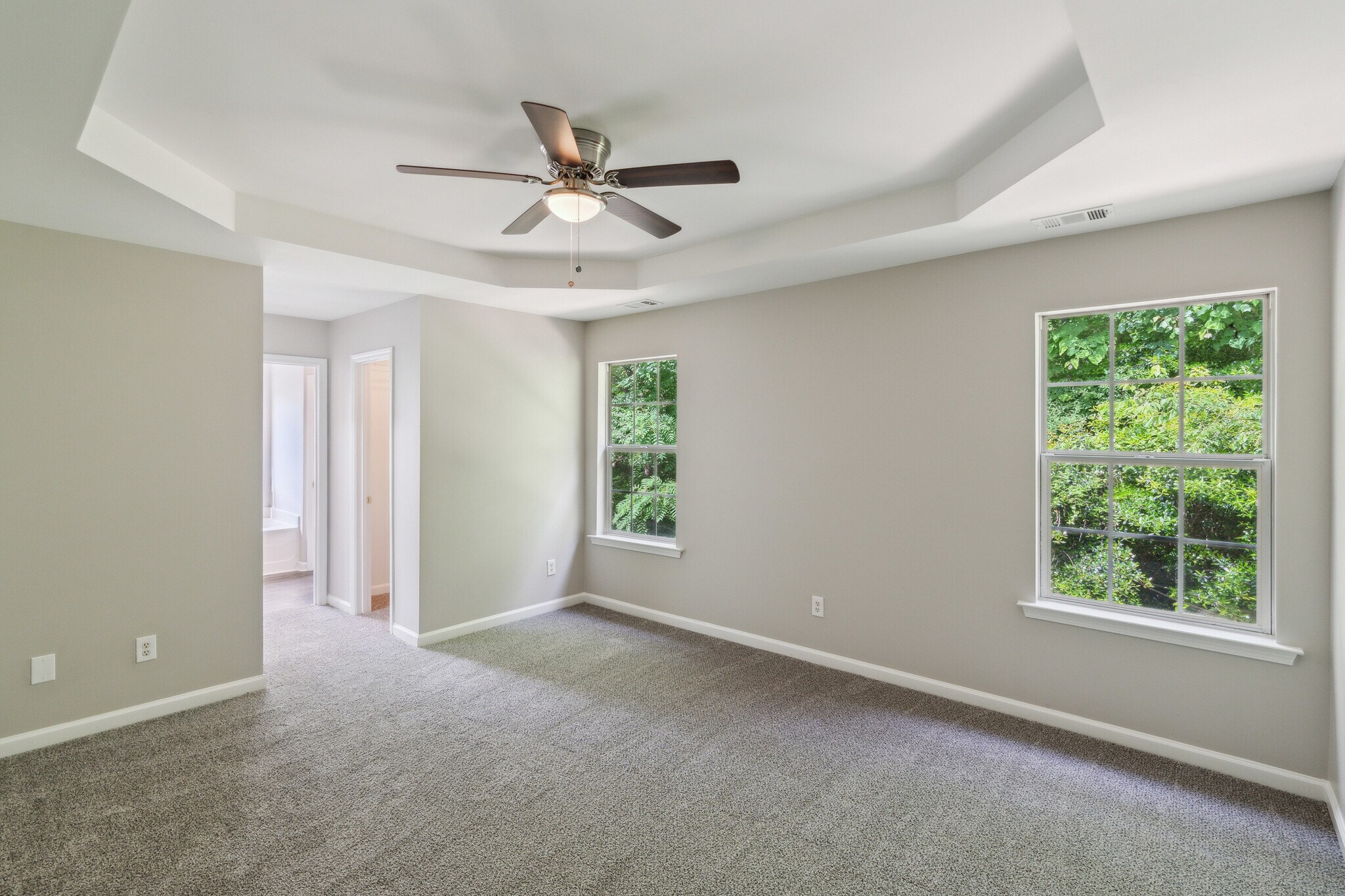 Building Photo - 2453 Lakebrooke Dr