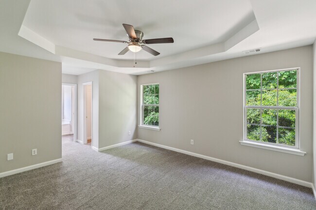 Building Photo - 2453 Lakebrooke Dr