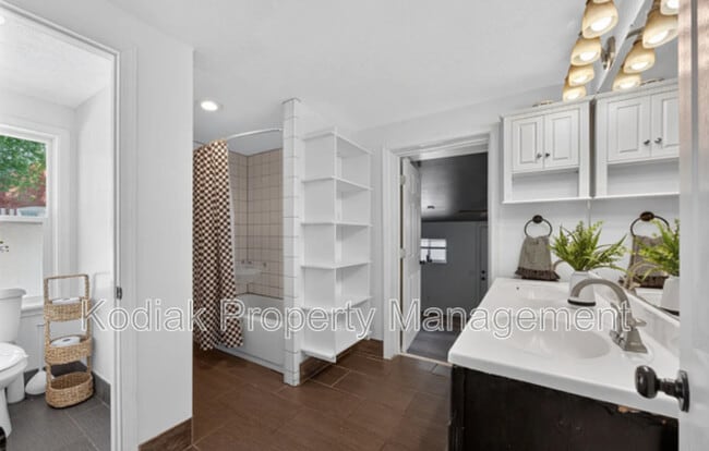 Building Photo - 125 S 200 W