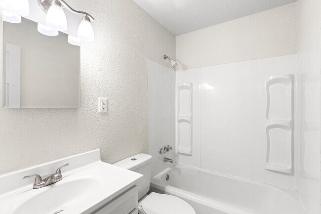 Building Photo - Private Landlord/Housing accepted-2700 Alexander Avenue