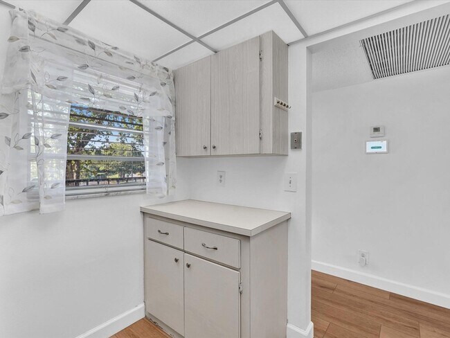 Building Photo - 9470 Poinciana Pl