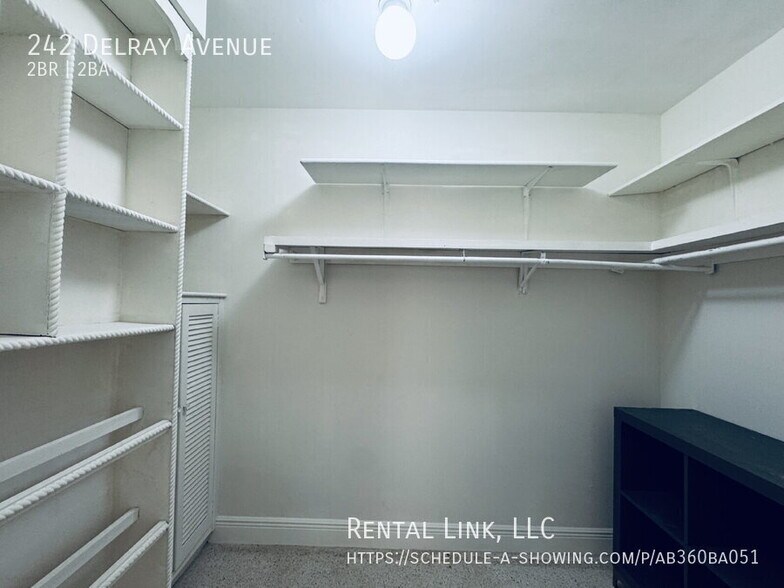 Building Photo - 242 Delray Ave