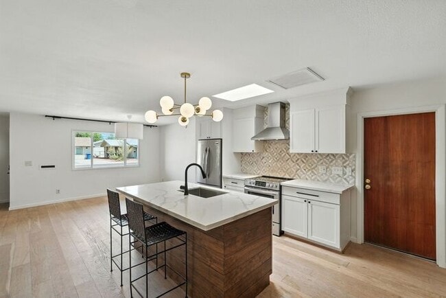 Building Photo - Totally remodeled home in prime Tempe Loca...