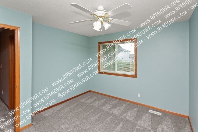 Building Photo - 8912 Highland Oaks Dr