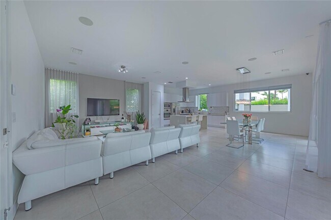 Building Photo - 7515 NW 99th Ave