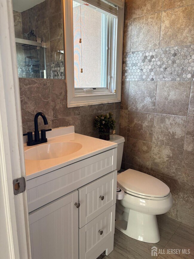 Building Photo - 112 N Broadway