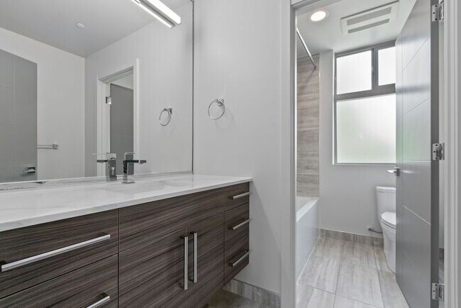 Building Photo - Stunning Ultra-Modern Capitol Hill View Home with Air Conditioning