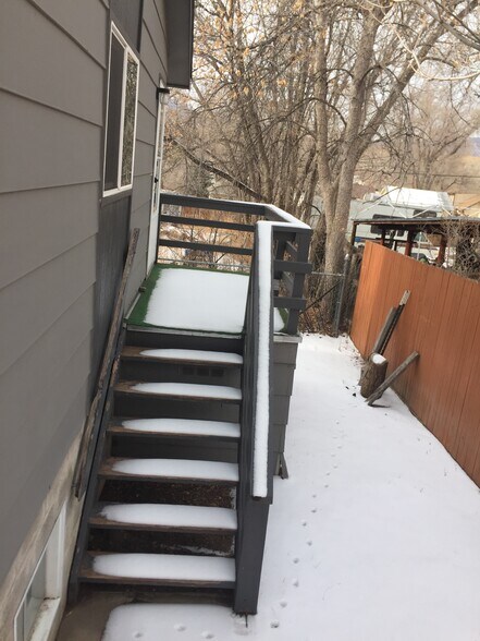 Rear Entry/Deck - 2604 Tremont St