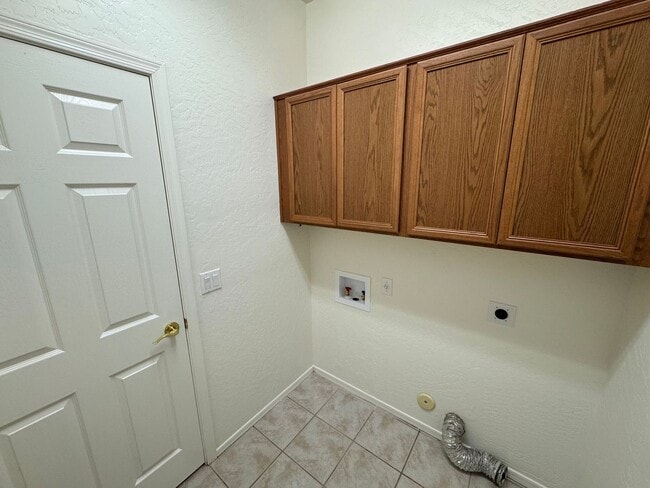 Building Photo - 1522 E Ebony Pl