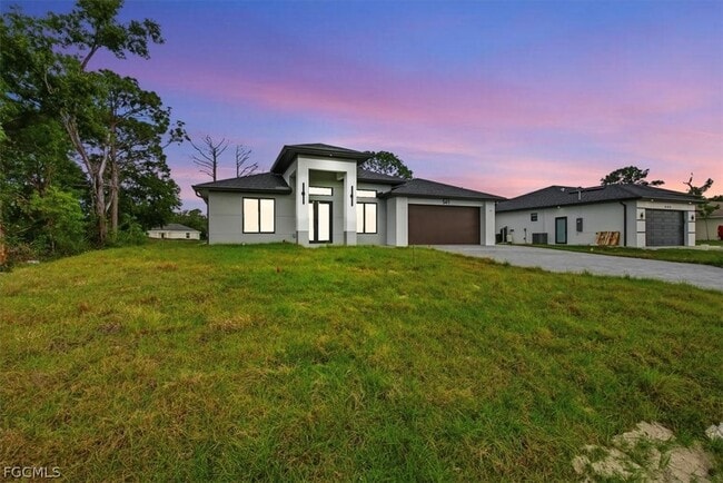 Building Photo - 541 Chalet Ave S